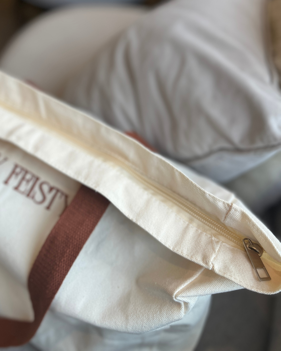 Everyday canvas tote bag – zip view