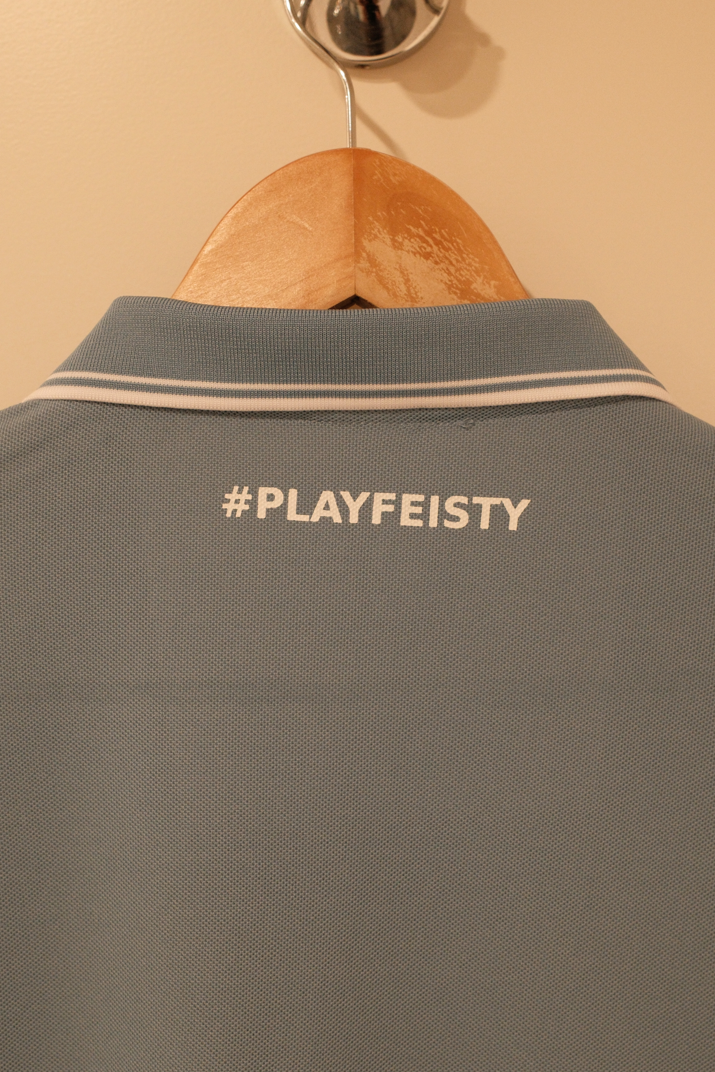 Vantage Men’s sky blue padel polo shirt – back view zoomed