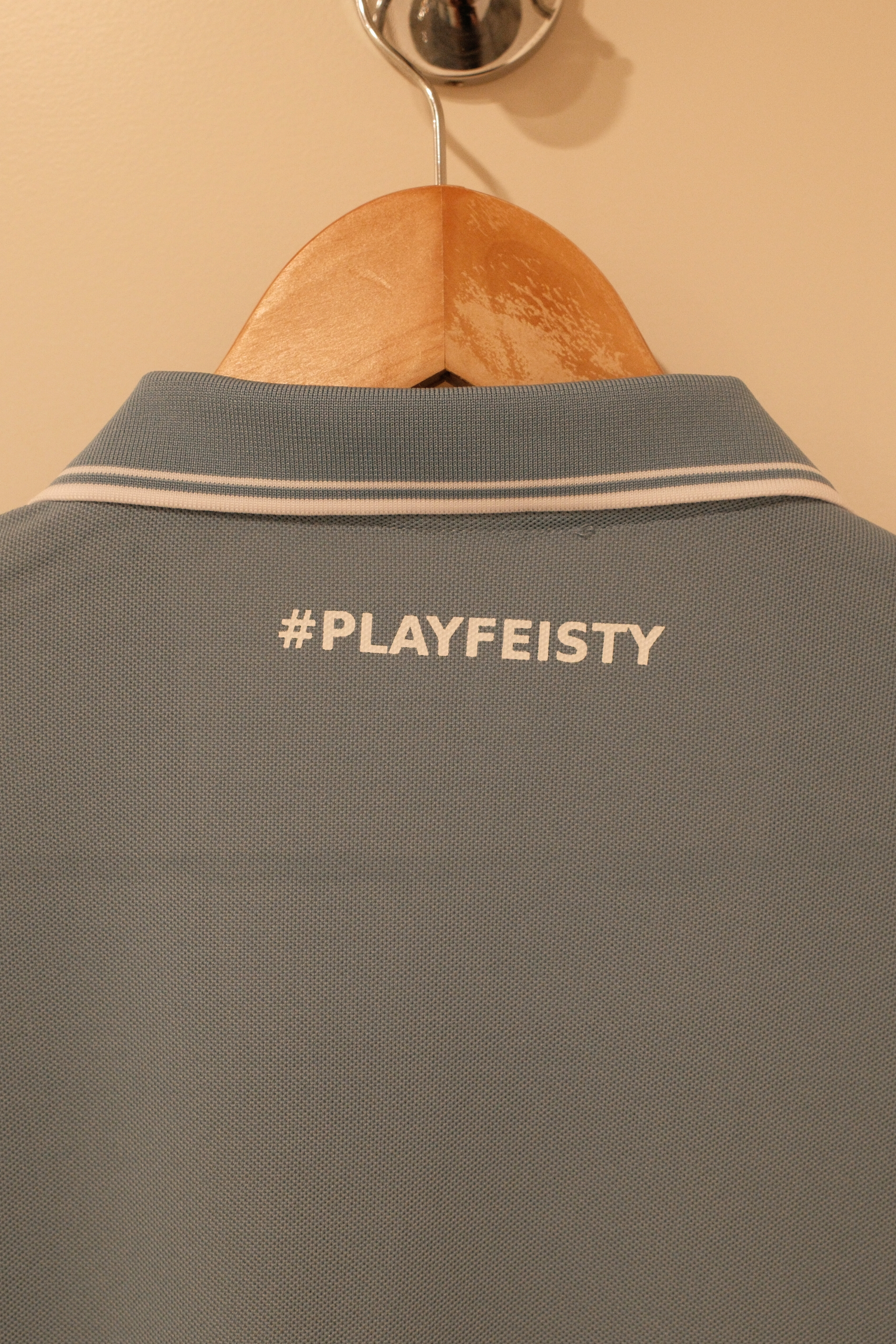 Vantage Men’s sky blue padel polo shirt – back view zoomed